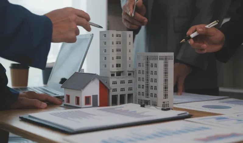 Local partnerships or direct operation: Which is better for the real estate developer?